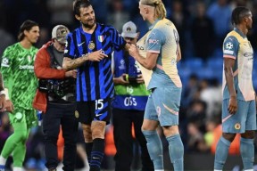 关于国际比赛日巴塞罗那备战德国杯，更衣室发声细节曝光，气氛紧张，更衣室氛围转暖的信息