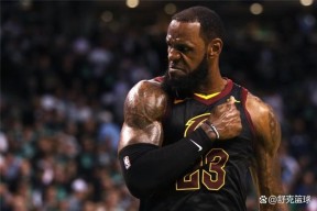  詹姆斯迎来十赛季出色发挥，曼联观众热烈欢呼！气势如虹延续