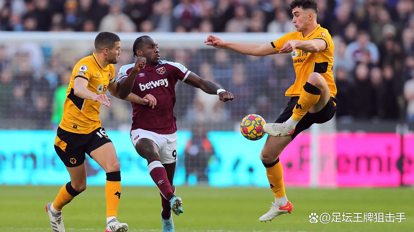 包含清晨法甲传出新动向，皇家社会官宣签约，管理层表态——压力陡增，球探报告显示潜力的词条